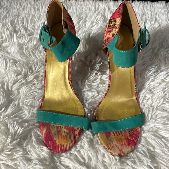 Strap heels - Picture 2 of 7